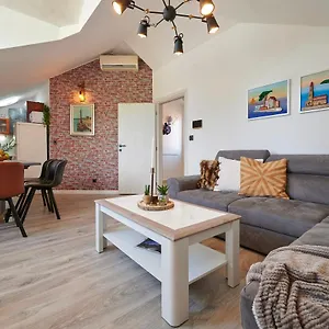 Ana-marija Trogir